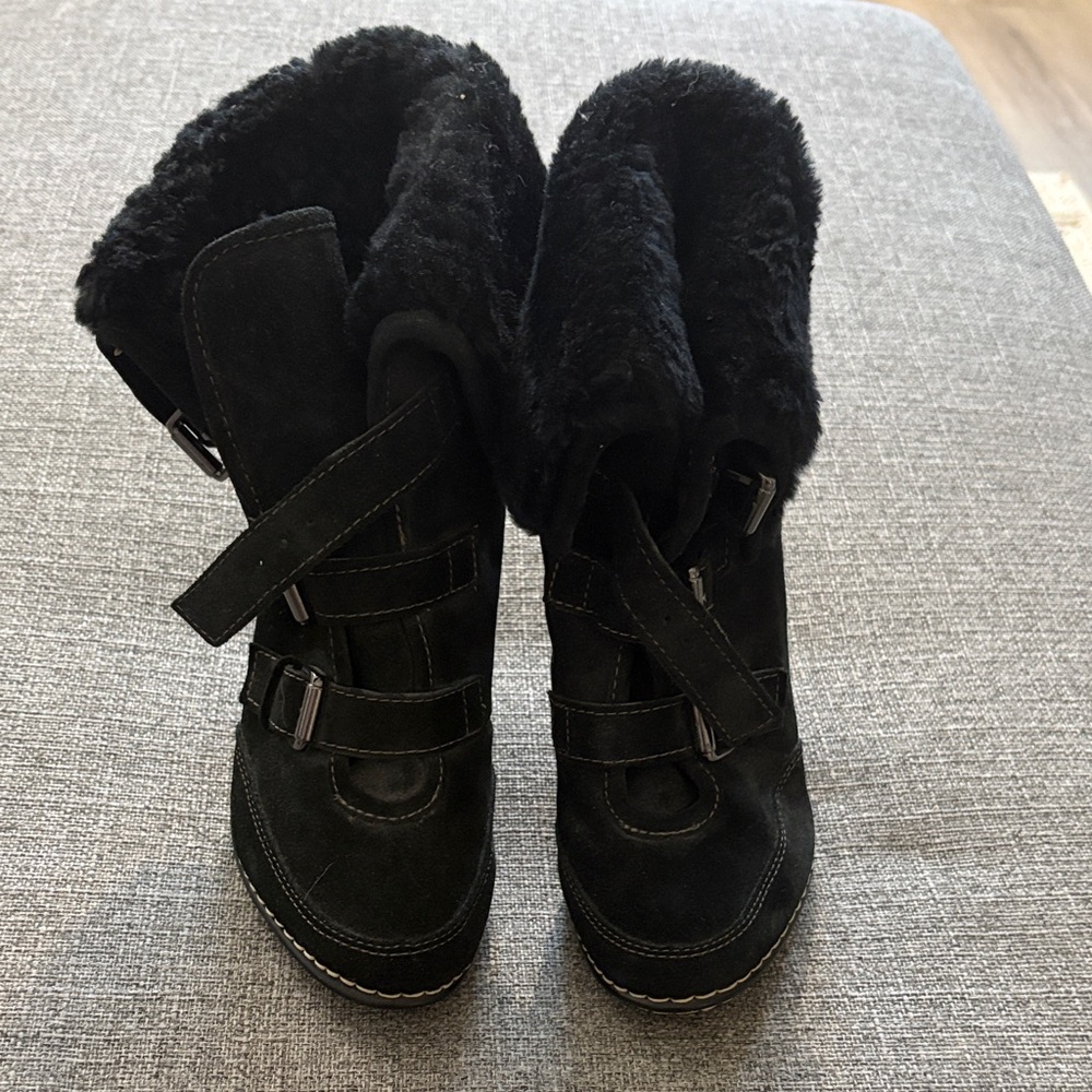 Sofft Black Faux Shearling Strap Winter Boots